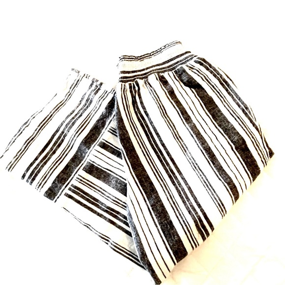 Counterparts Linen Wide Leg Capris Pants - Picture 3 of 8